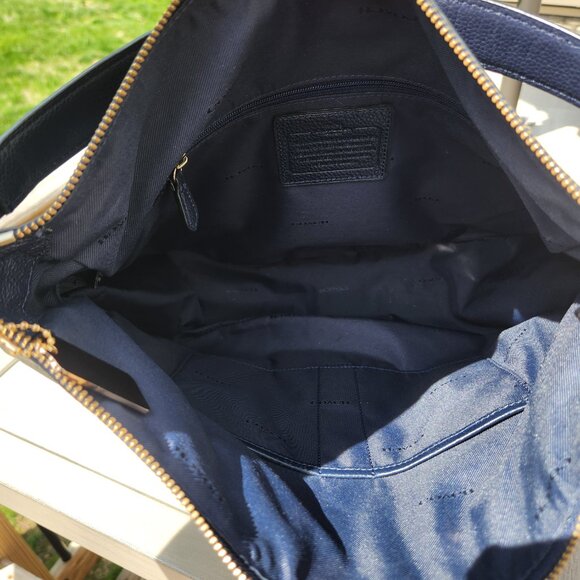 Coach New York Turn-lock Hobo Bag Pebbled Navy - Picture 8 of 9
